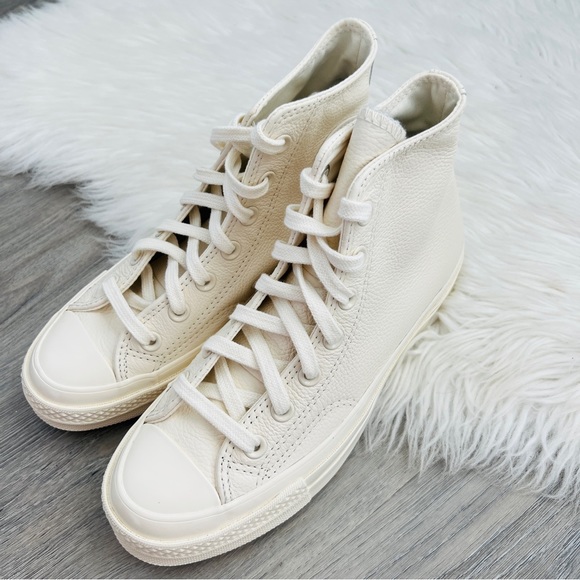NWT Converse Chuck 70 Tonal Leather Women’s Shoes - Picture 2 of 8